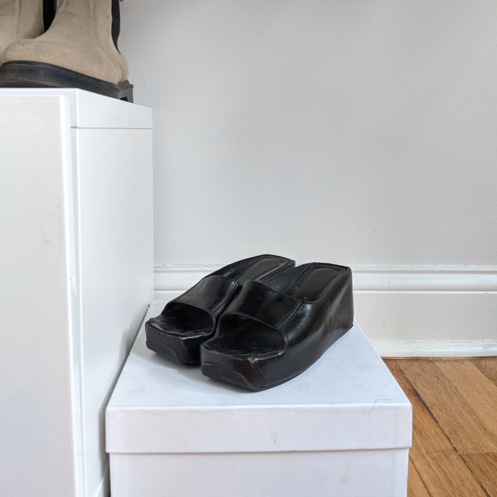🔥 90's style chunky platform slippers 🔥